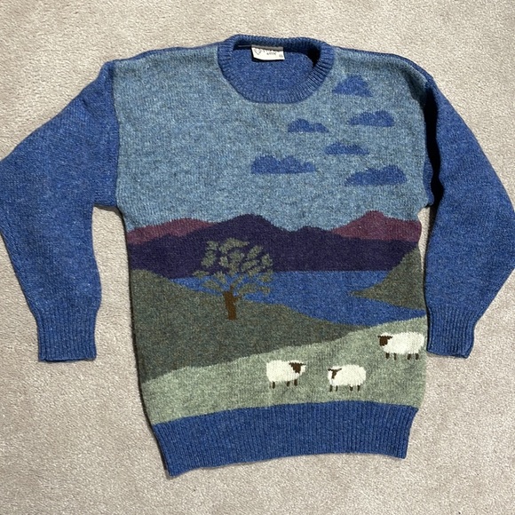 ๐ WOOL SWEATER ๐ - Picture 1 of 4